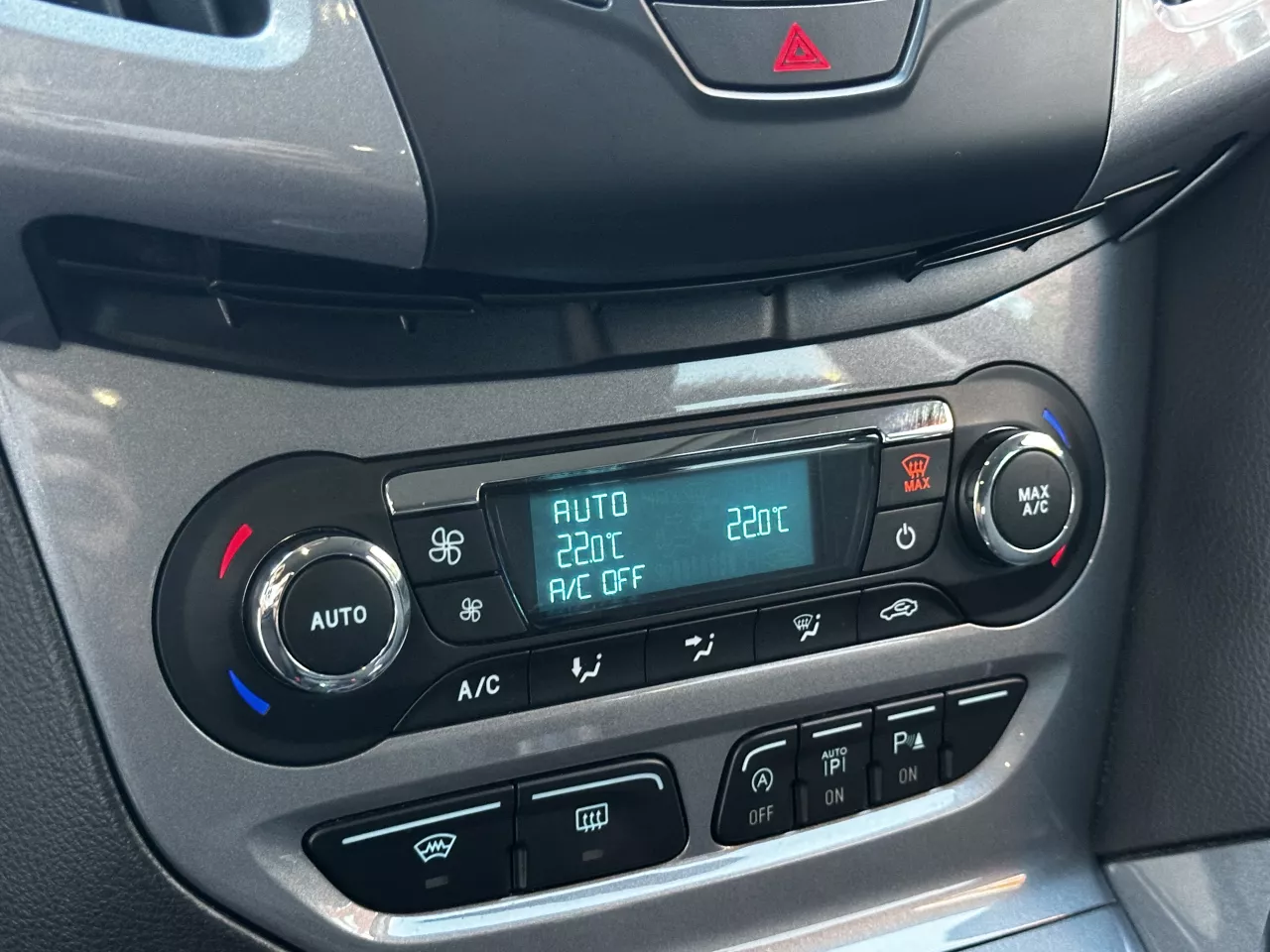 Ford Focus 1.6 16V 110kW Titanium Navi Xenony Tažné - foto 18