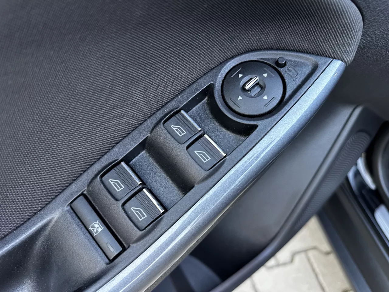 Ford Focus 1.6 16V 110kW Titanium Navi Xenony Tažné - foto 10