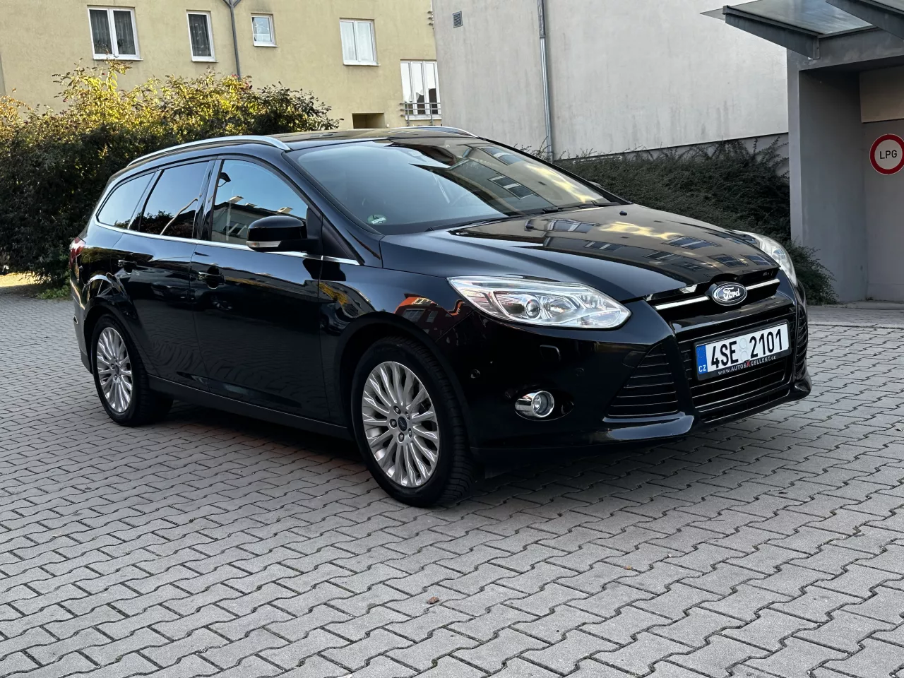 Ford Focus 1.6 16V 110kW Titanium Navi Xenony Tažné - foto 3