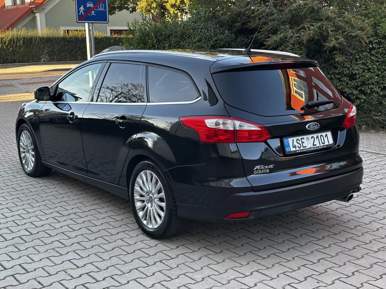 Ford Focus 1.6 16V 110kW Titanium Navi Xenony Tažné - foto 7